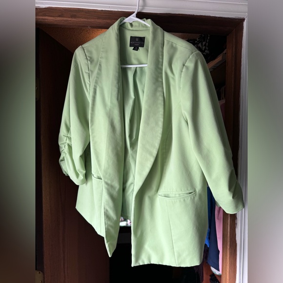 Size 20/1x Worthington Women’s pant suit. Light green color. - Picture 2 of 6